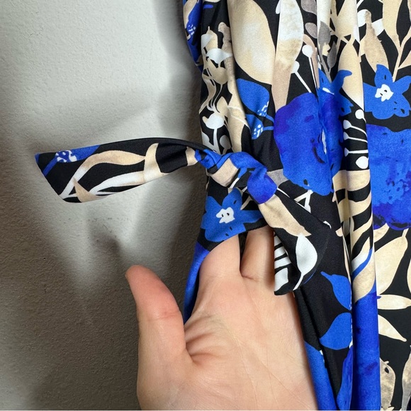 Byron Blue Australia Blue Floral One Piece Swimsuit Women’s Size US 14 - Picture 4 of 9